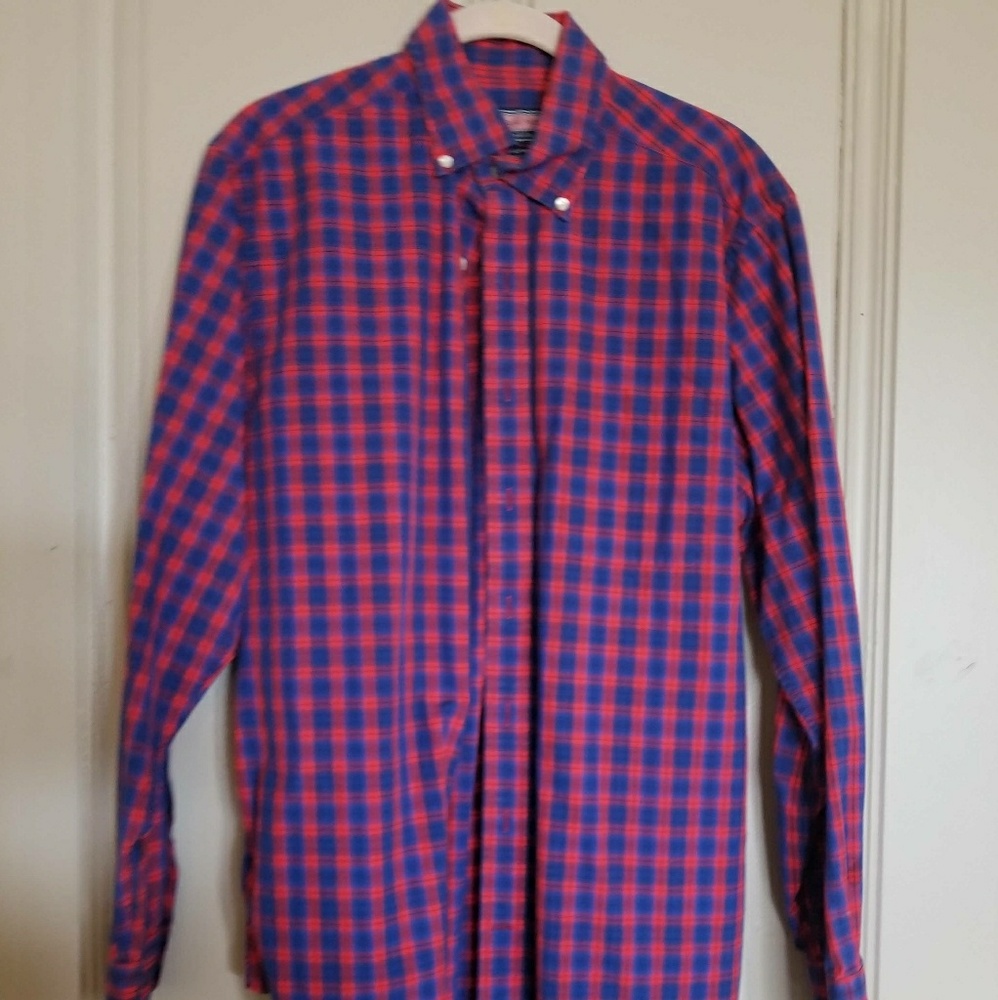 Vineyard vines size medium button up